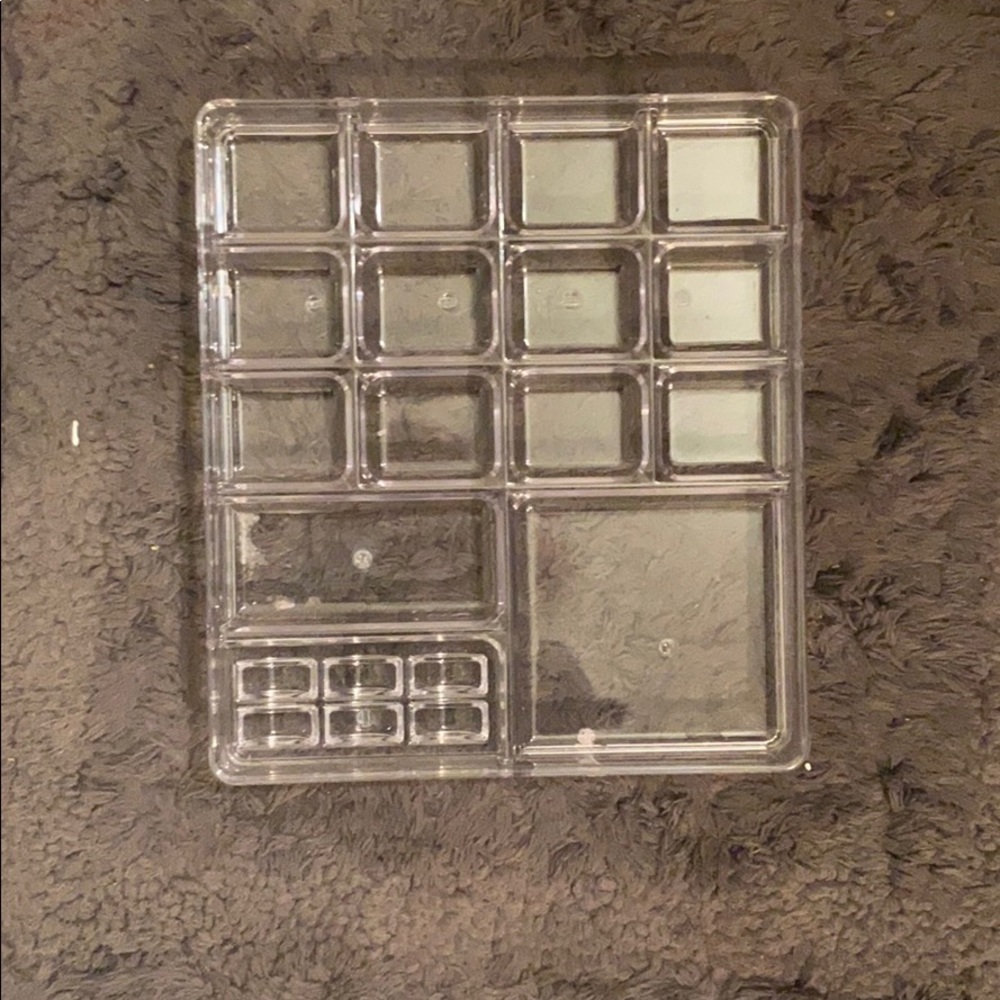 Clear jewelry organizer